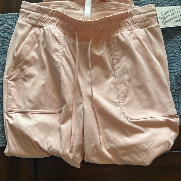 Beyond the Studio Lined Jogger - Picture 9 of 11